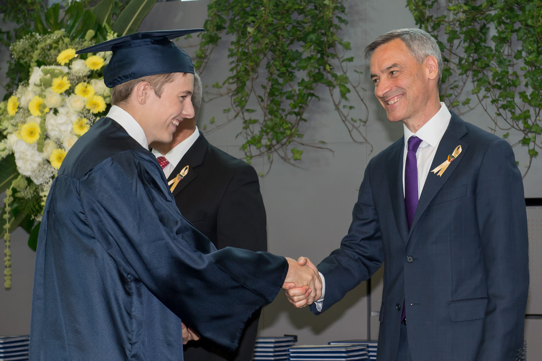 Kevin Lane shakes graduate's hand